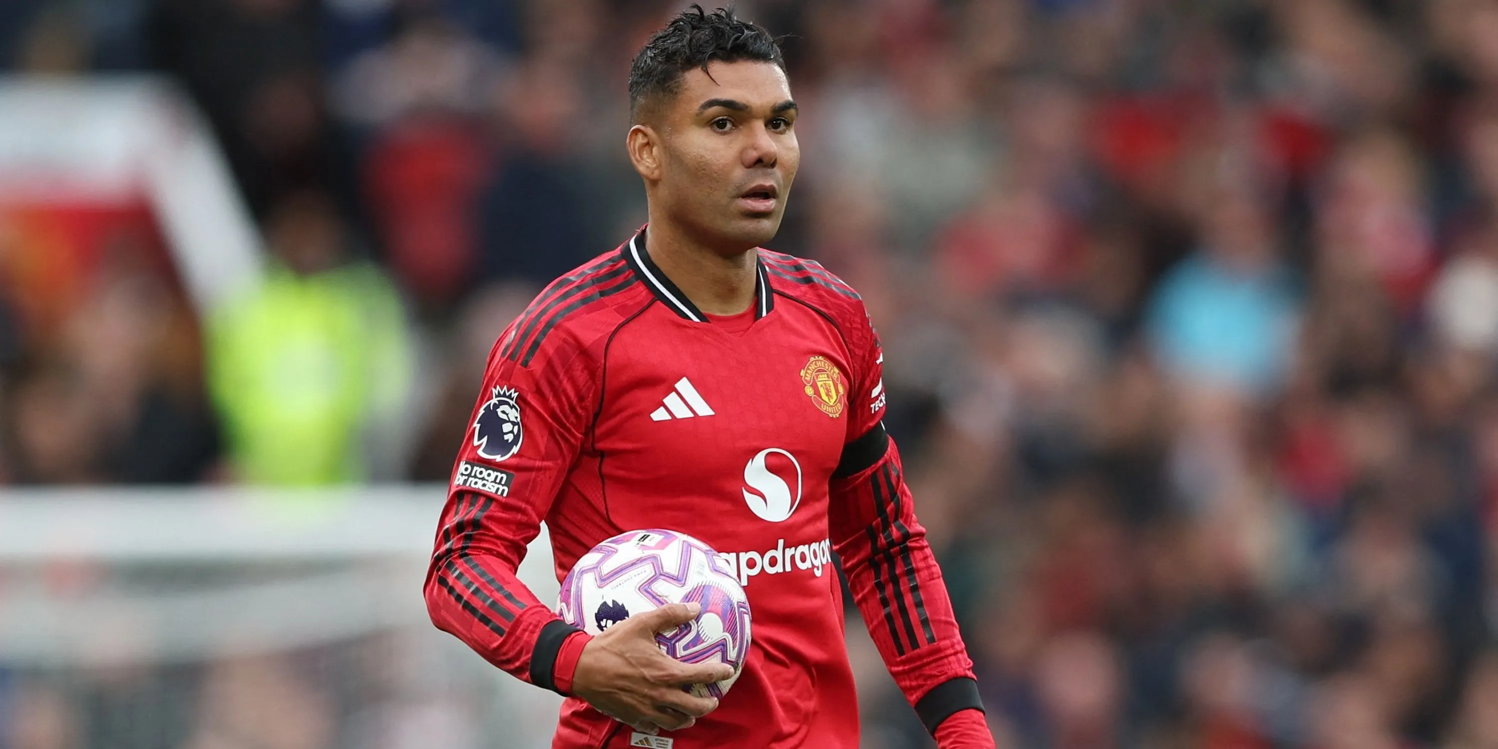 Casemiro ăn mừng sau khi ghi bàn cho Manchester United
