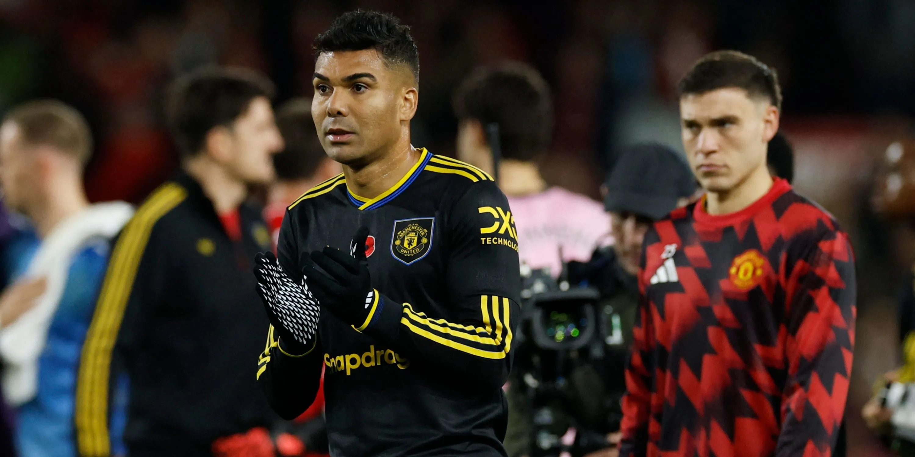 Casemiro thi đấu cho Manchester United trong một trận đấu gần đây