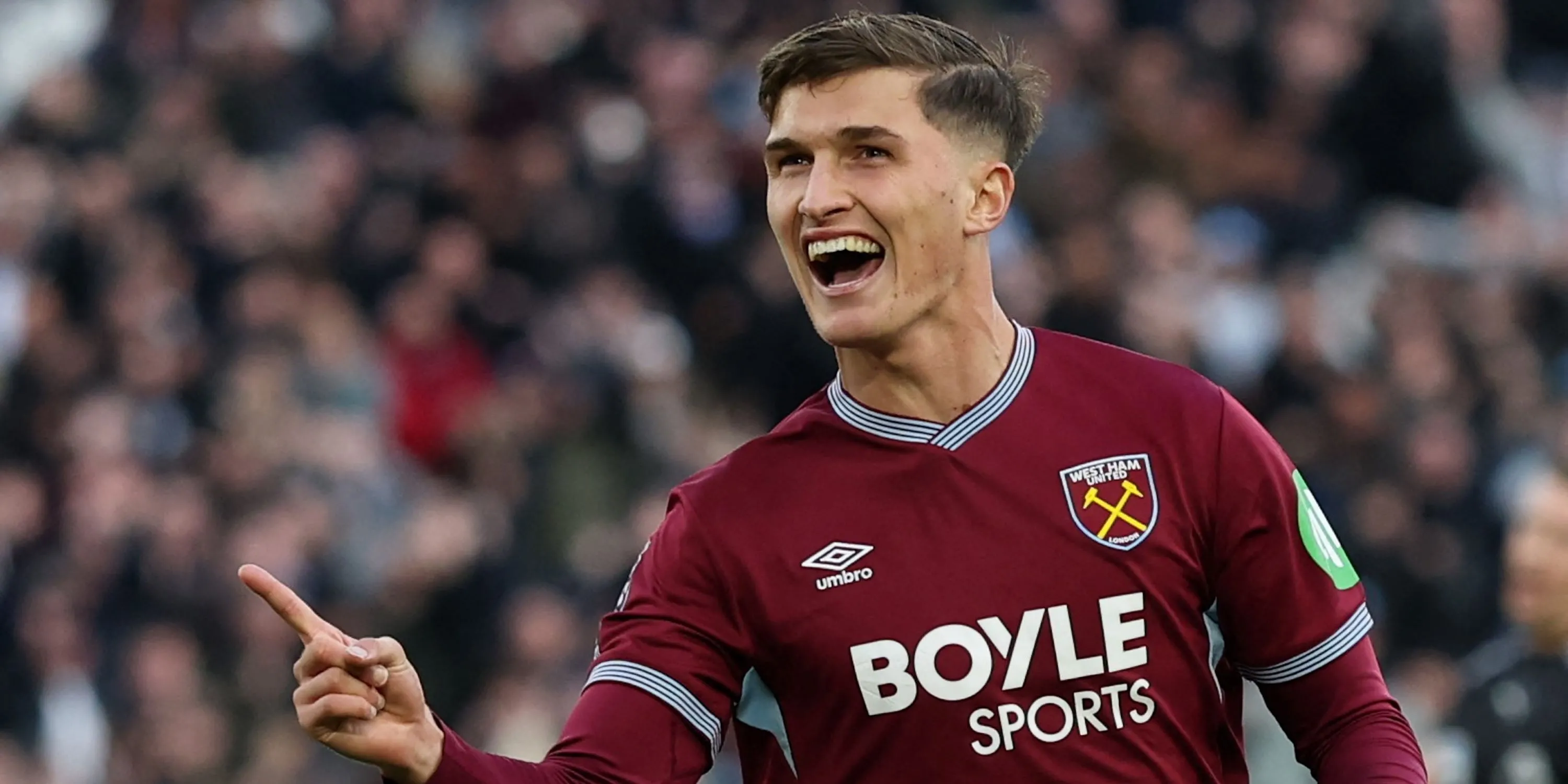 Cầu thủ trẻ Freddie Potts trong trang phục West Ham