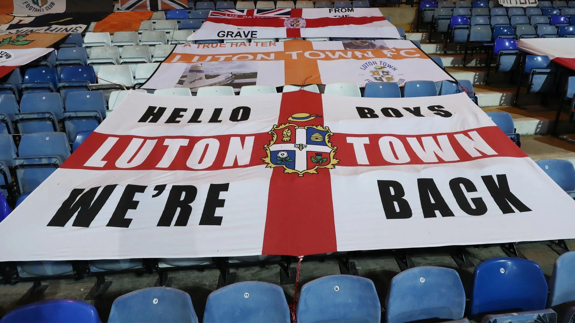 Cờ Luton Town tại sân vận động Kenilworth Road cũ