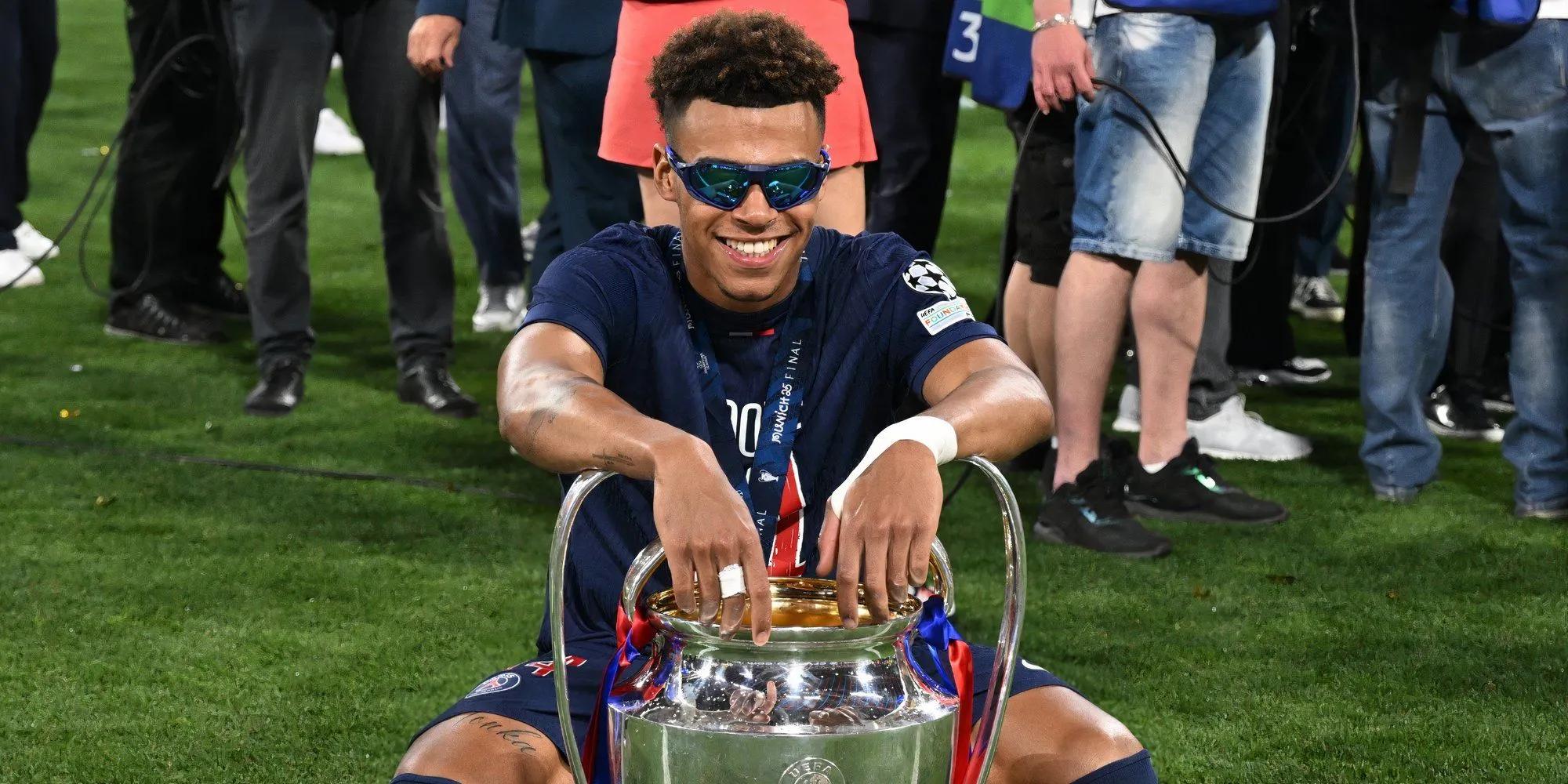 Desir Doue trong trang phục PSG sẵn sàng thi đấu