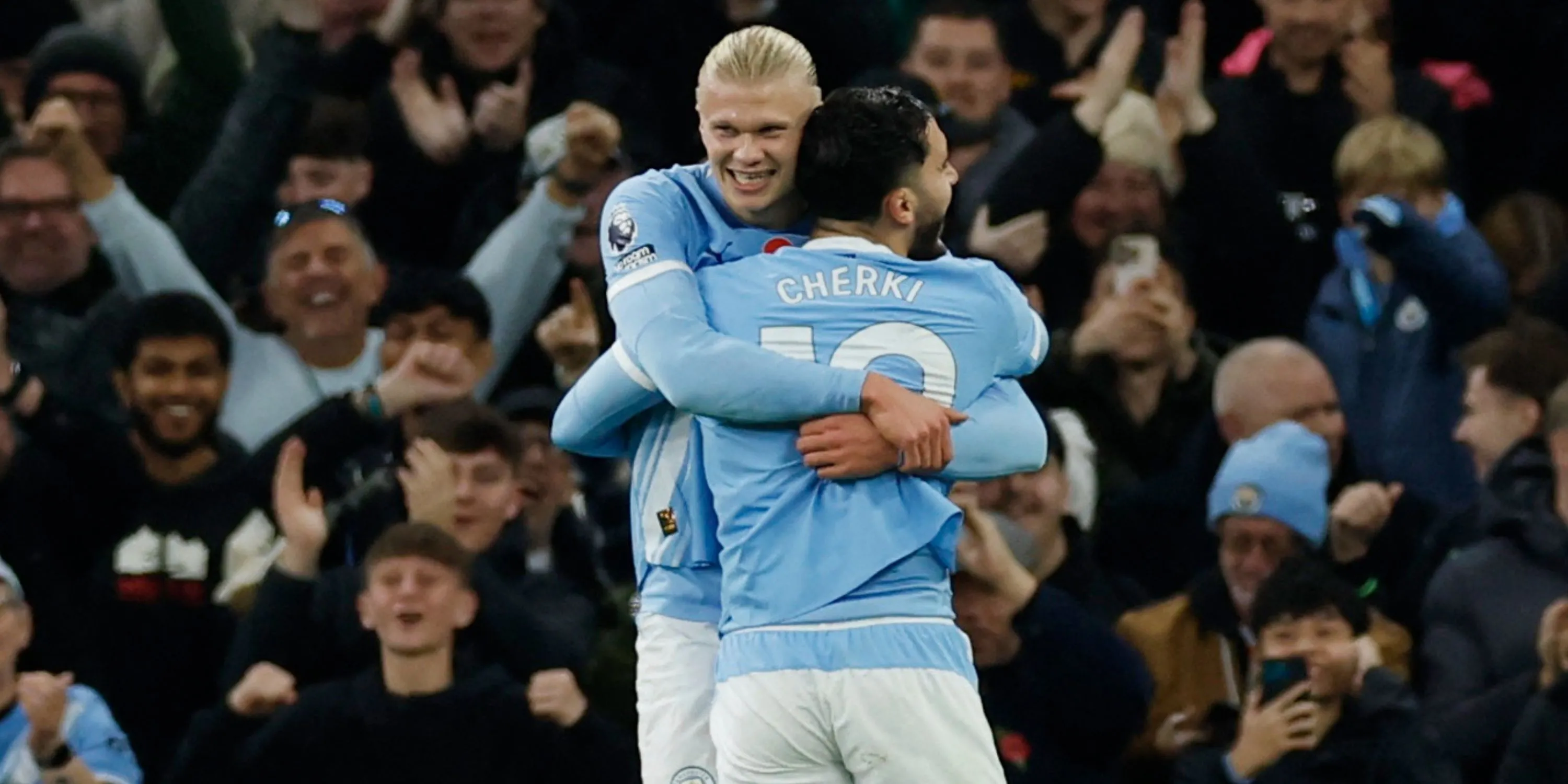 Erling Haaland ăn mừng bàn thắng cùng đồng đội Rayan Cherki trận Man City vs Bournemouth