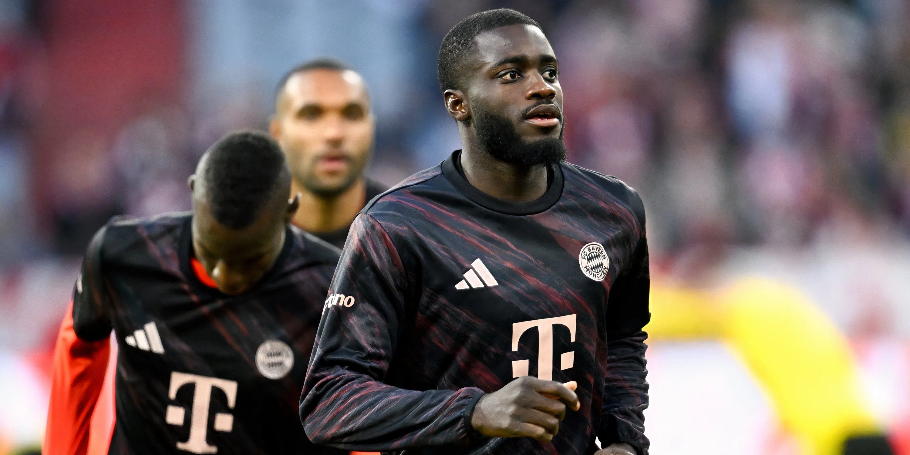 Hậu vệ trung tâm Dayot Upamecano của Bayern Munich trong trang phục của đội