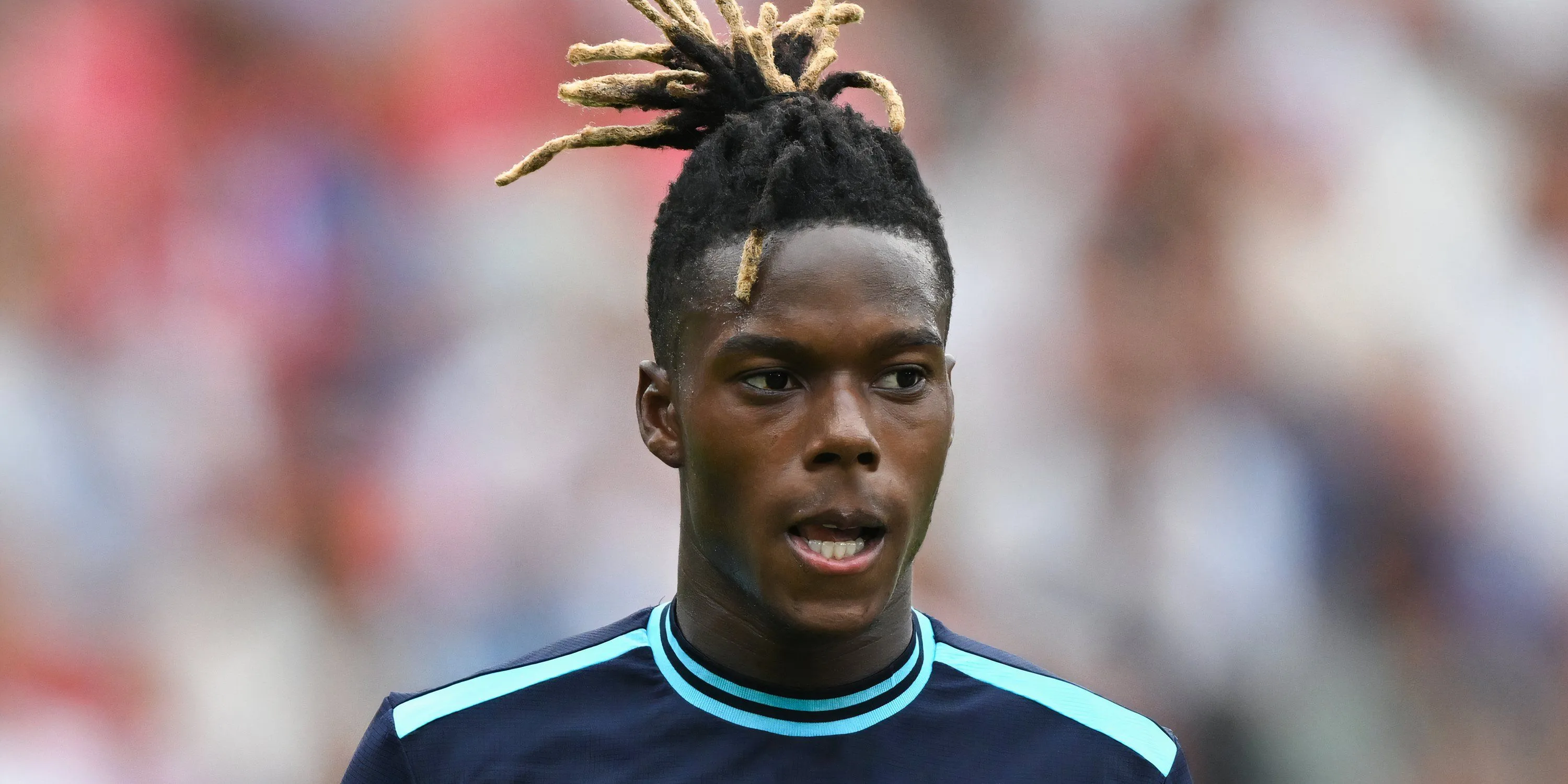 Nico Williams tranh bóng tại sân Bilbao