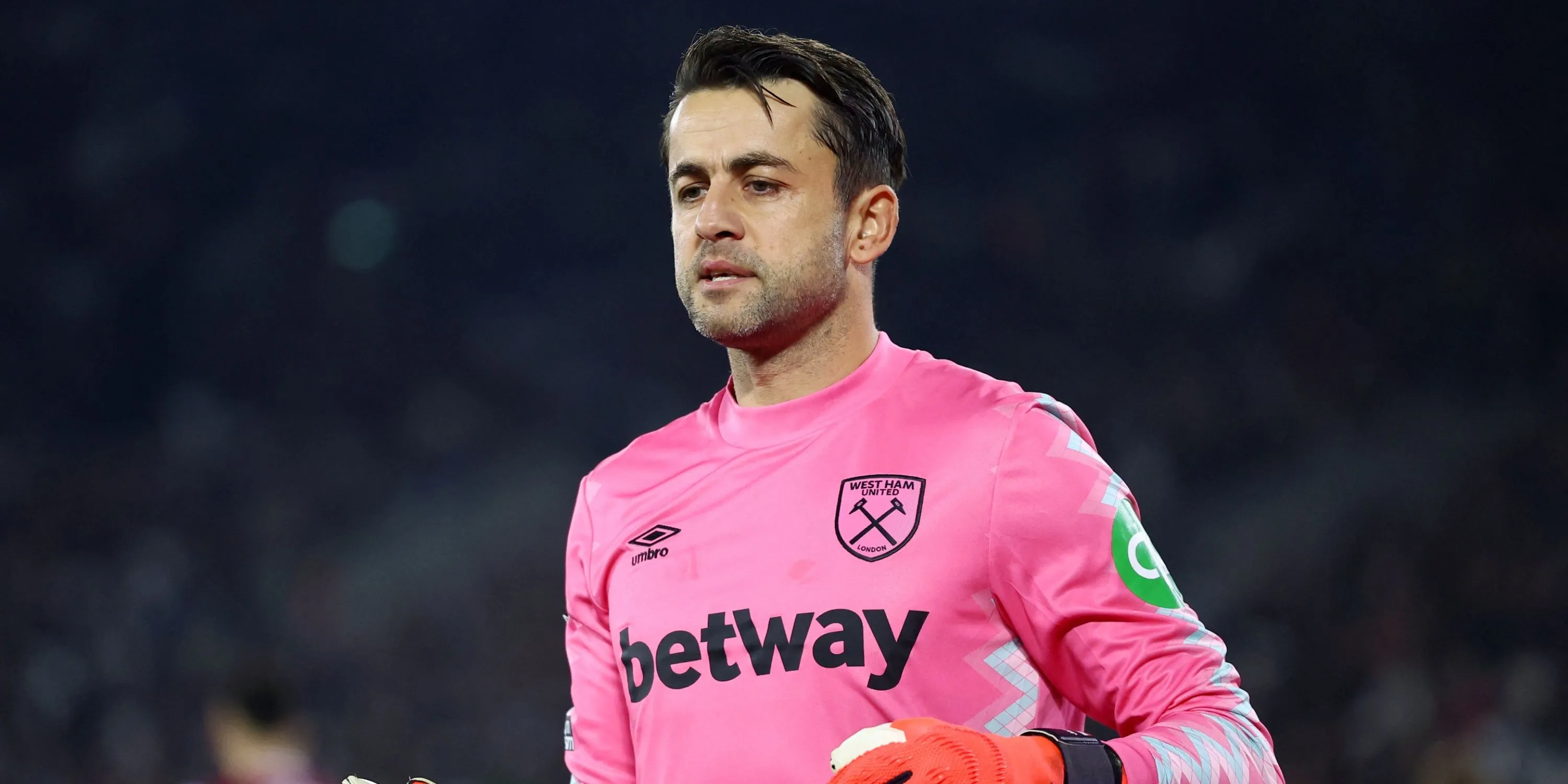 Thủ môn Lukasz Fabianski gặp chấn thương trong buổi tập
